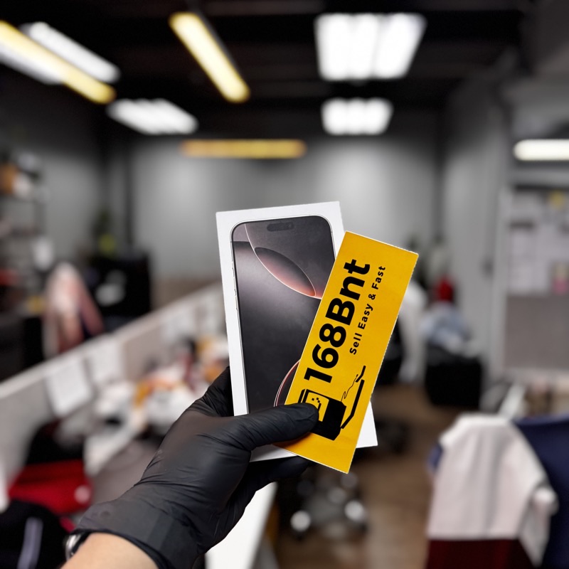 ทีมงาน 168Bnt ตรวจสอบ iPhone ก่อนรับซื้อที่สำนักงานปากเกร็ด